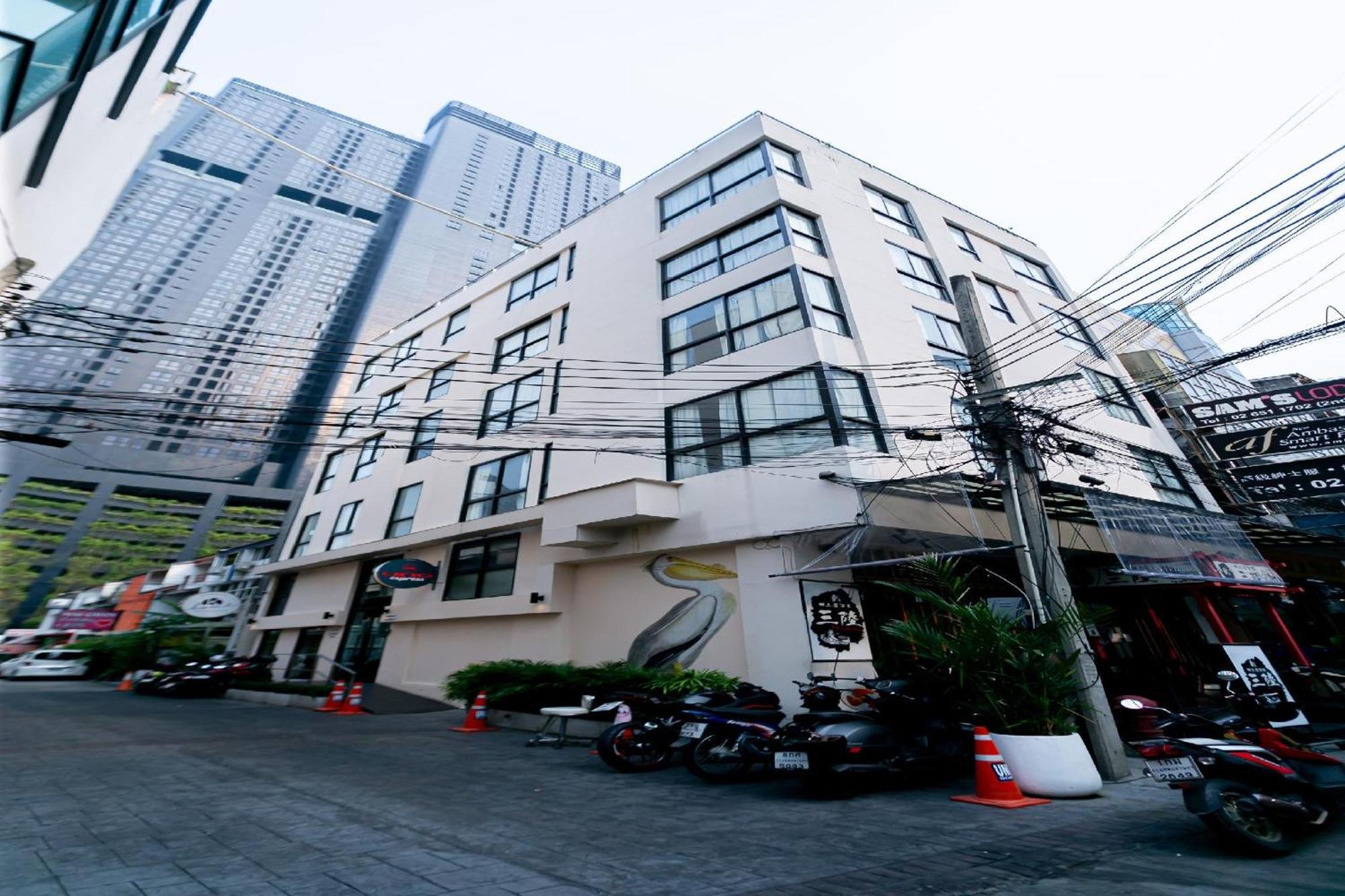 Hotel Uno Express Bangkok Exterior foto