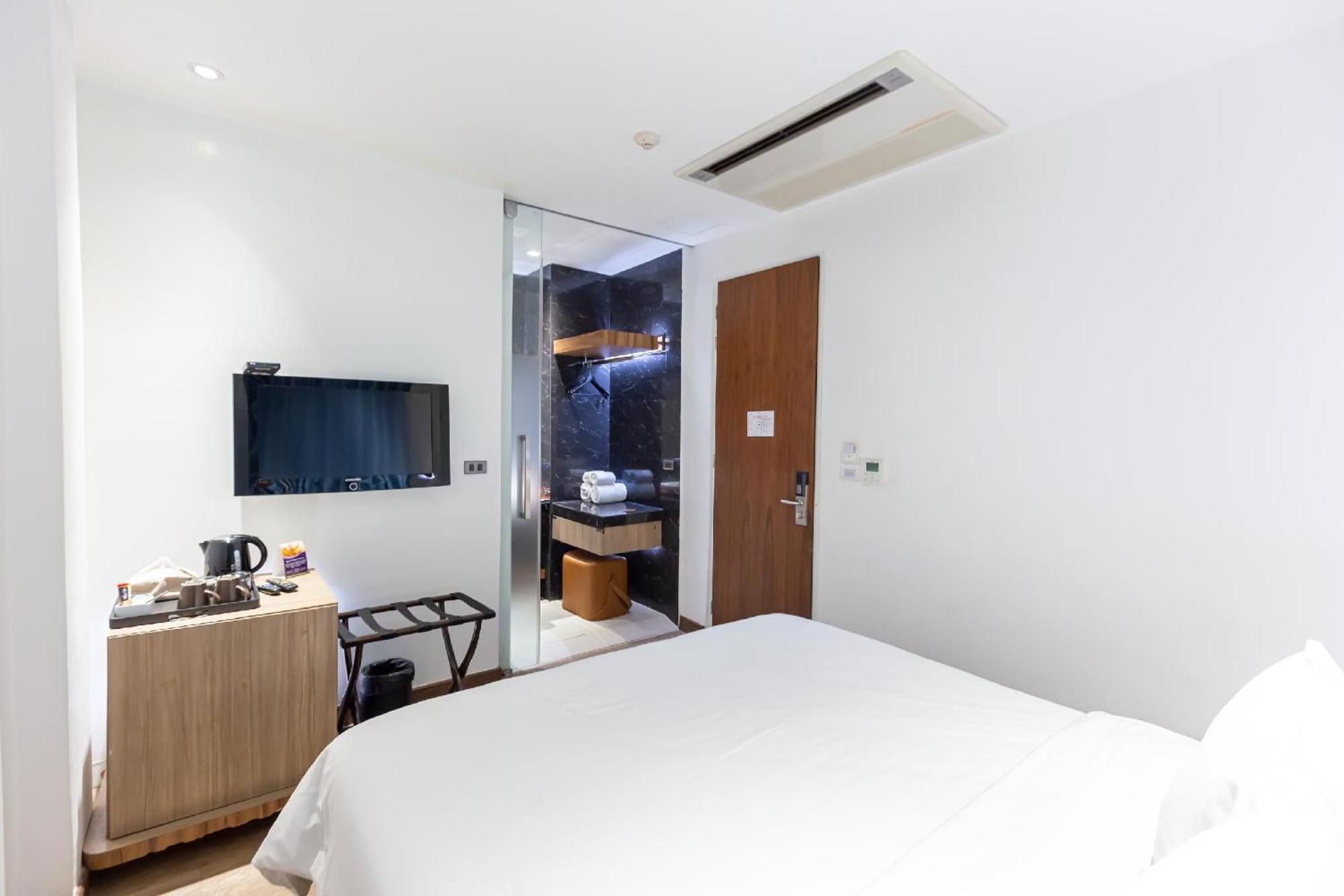 Hotel Uno Express Bangkok Exterior foto